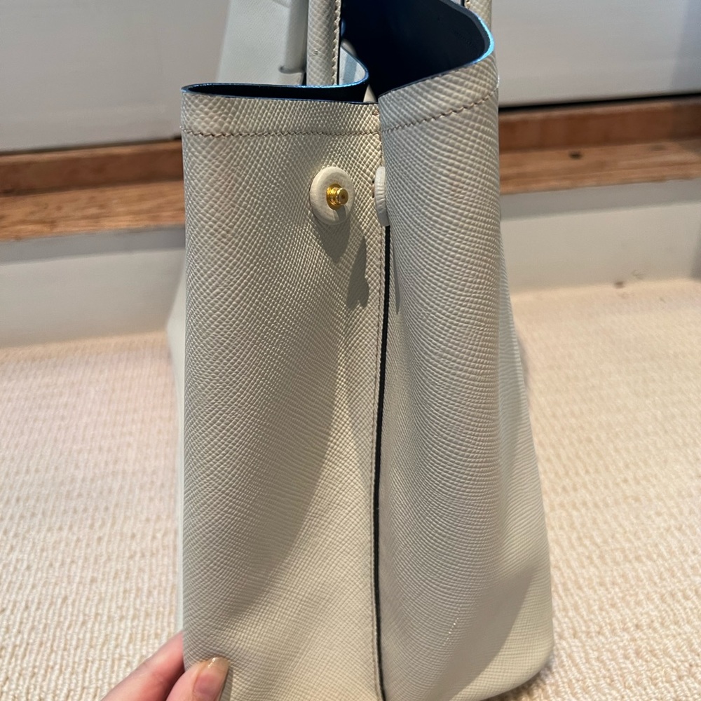 Prada Cuir Tote White - Picture 10 of 16